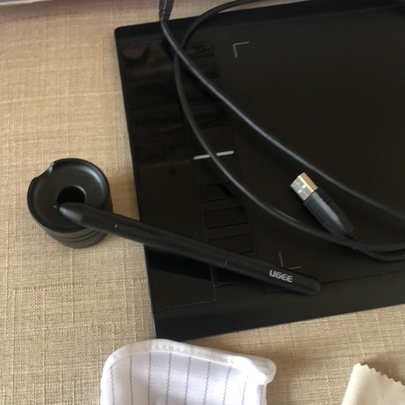 UGEE M708 Pen Tablet - Picture 3 of 8